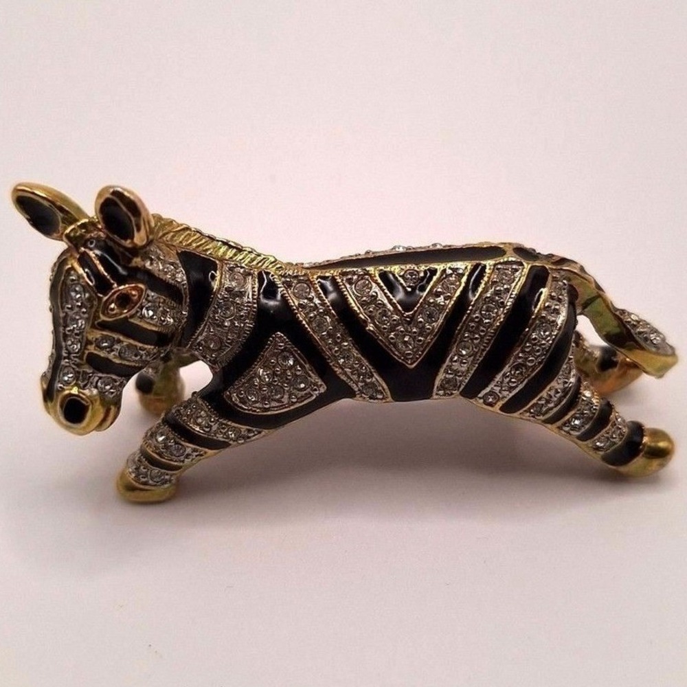 Vintage ebra brooch pin black white crystals gold tone